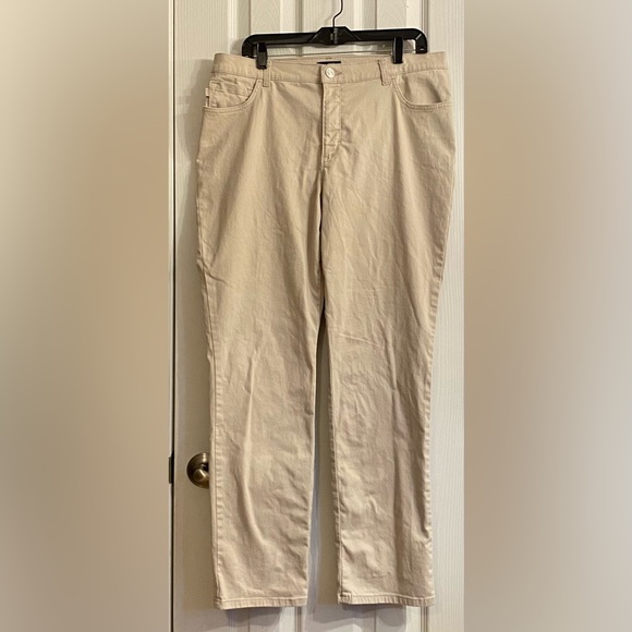 Lee Denim - LEE Classic Fit Straight Leg jeans, Size 16M, Color: Khaki, Button Closer